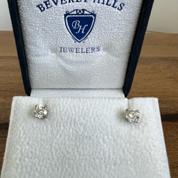 Jewelry - 3/4 ct diamond studs in platinum